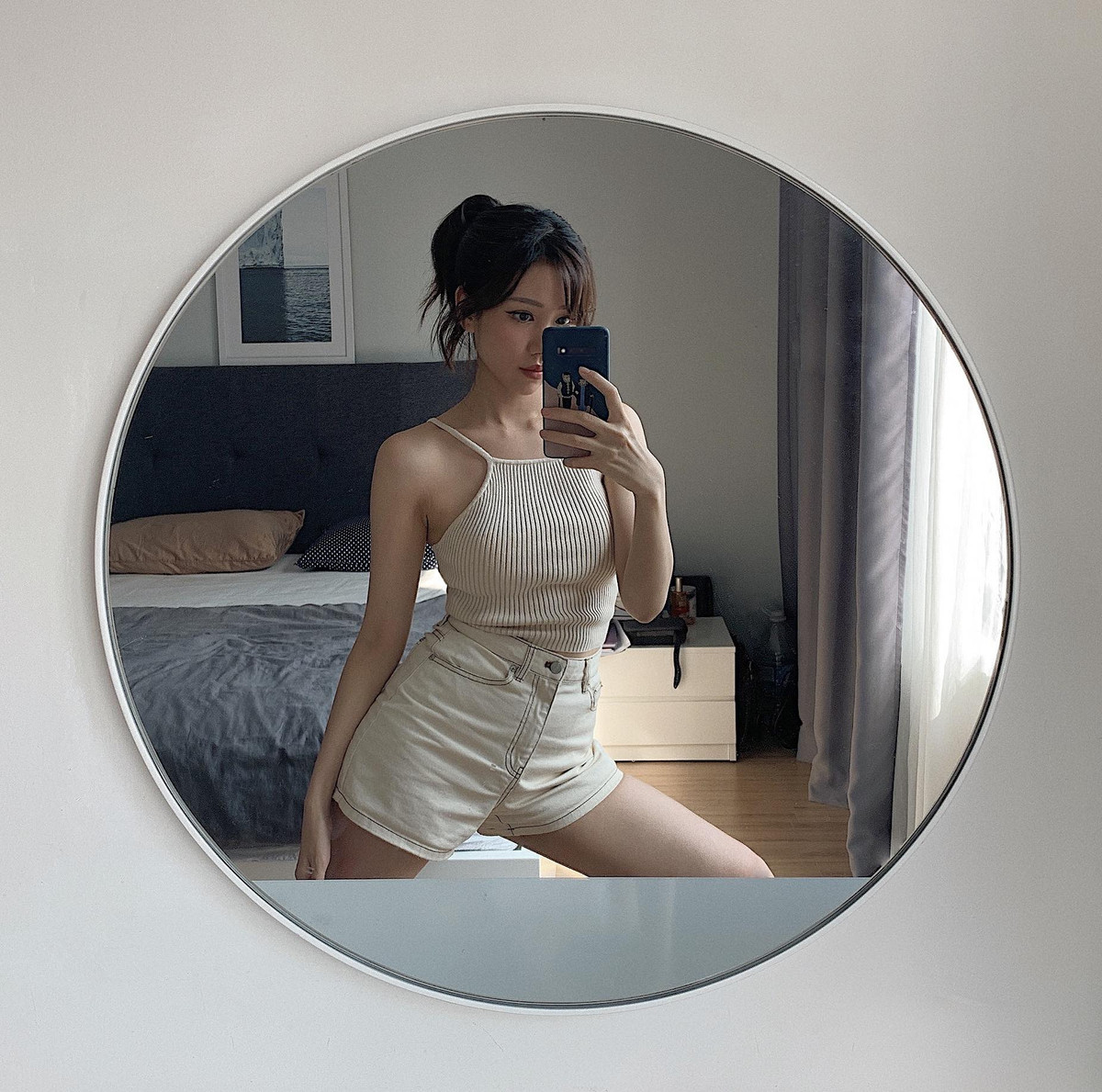 Lấn sân vào âm nhạc từ năm 2013, nữ ca sĩ này đã luôn cố gắng và đạt được nhiều thành tích đáng nể. Cho đến hiện tại, Min trở thành một trong những nữ ca sĩ được giới trẻ yêu thích và có lượng người hâm mộ hùng hậu của Vpop hiện nay.