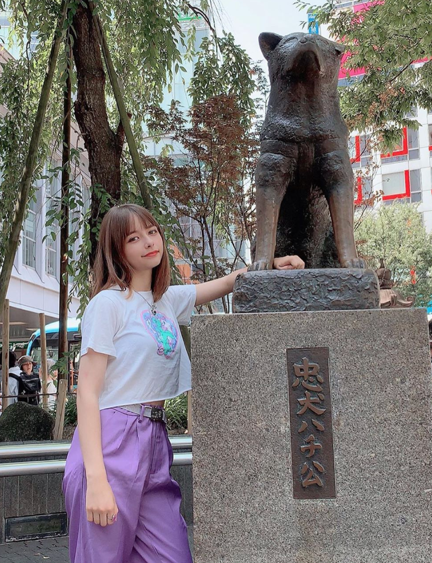 Hot girl 15 tuổi đang là người mẫu độc quyền của công ty Tencarat Plume, Nhật Bản. Cô thường xuyên xuất trên trên các tạp chí như Cyan, Young Gangan,....