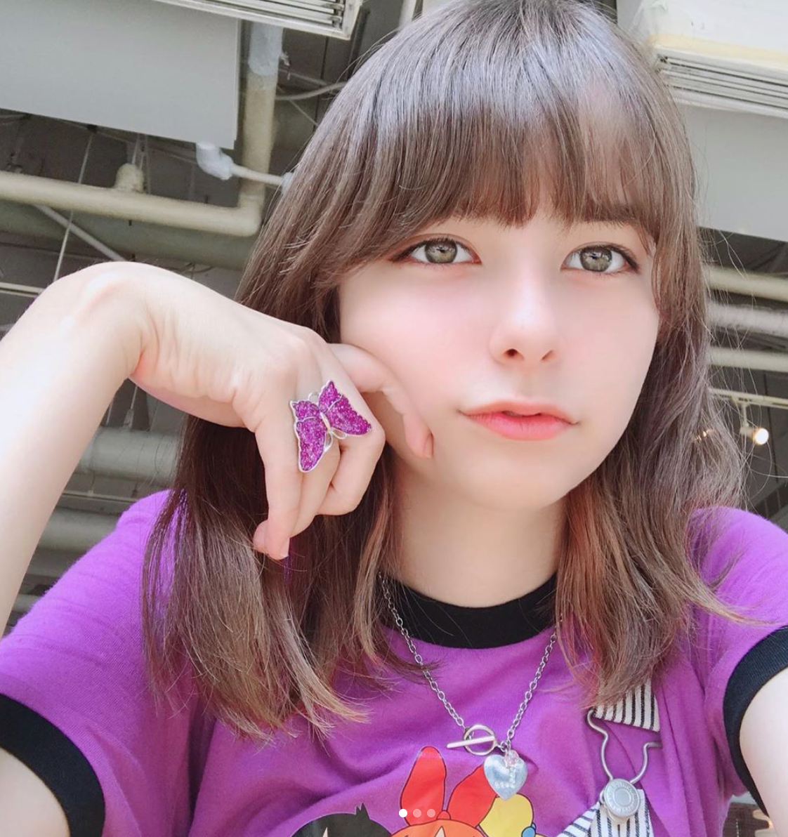 Trang Instagram cá nhân của Lina Arashi hiện có gần 22.000 lượt theo dõi. Cô bạn rất chăm chỉ dùng mạng xã hội, thường xuyên đăng tải hình đi du lịch, ảnh tự sướng và khoảnh khắc đi chơi bên gia đình.