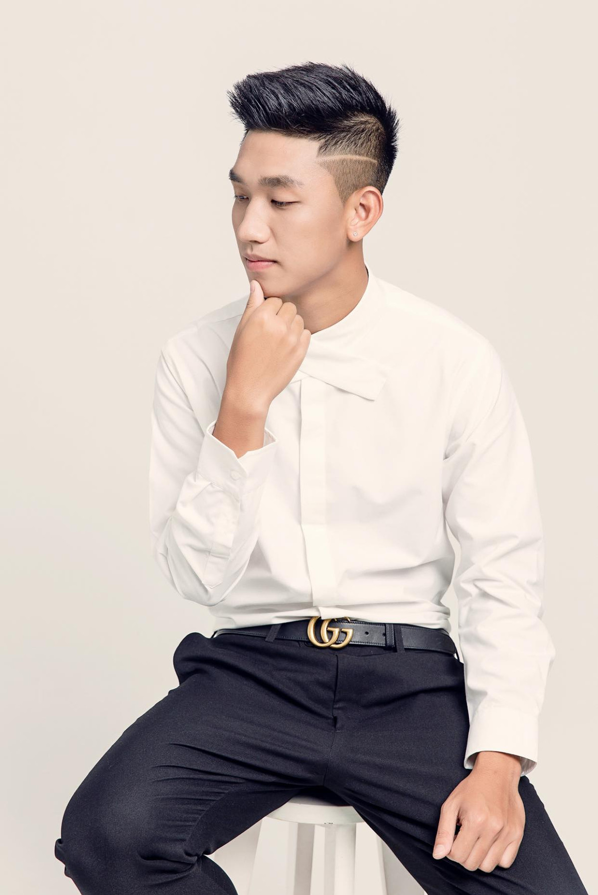 Trọng Đại (SN 1997) đang khoác áo CLB Viettel được coi là cầu thủ đẹp trai nhất nhì làng bóng đá Việt. Chính bởi vẻ ngoài hút mắt cùng tài năng nên việc anh chàng yêu toàn hot girl, á hậu là cực kỳ dễ hiểu.