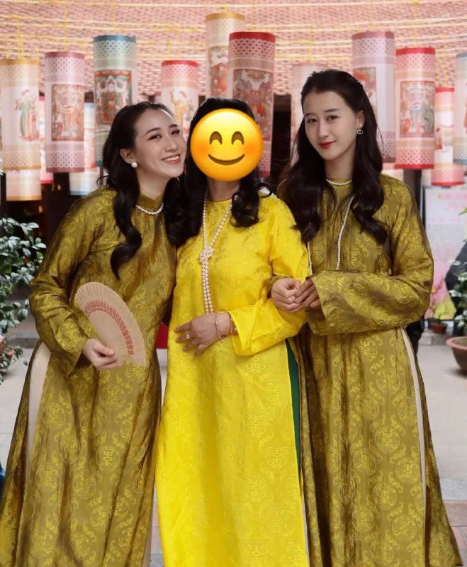 Được biết Kiều Ly Phạm là một hot girl, bà chủ nức tiếng Hà Thành.