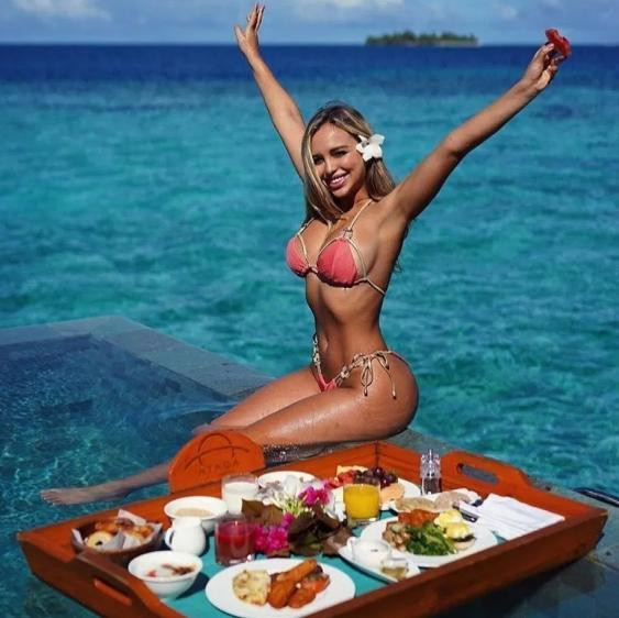 Mùa đông quá lạnh giá ư? Chẳng phải là vấn đề nếu như gia đình bạn có cực nhiều tiền, chỉ cần lên máy bay và tới các đất nước nhiệt đới nghỉ dưỡng là xong.