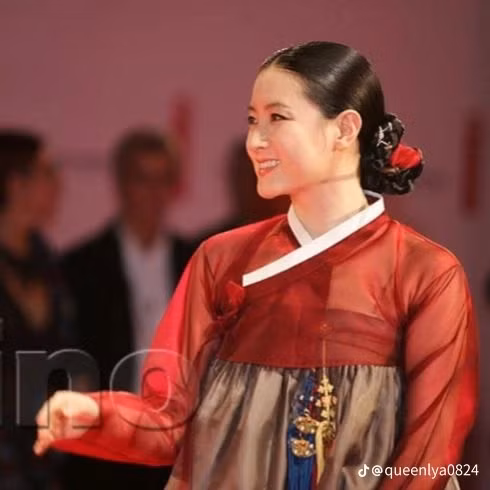 Nội dung tác phẩm xoay quanh cuộc đời Dae Jang Geum, với hành trình từ một cung nữ làm việc trong khu bếp hoàng gia vươn lên trở thành nữ ngự y đầu tiên của hoàng cung.