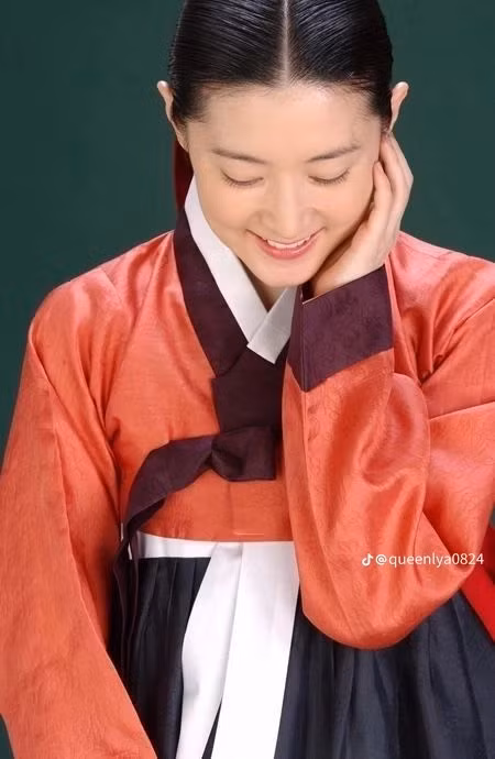 Lee Young Ae thời điểm 2003 sở hữu nhan sắc ngọt ngào, chính nhờ vai diễn này cô đã thu hút được rất nhiều fan không chỉ ở Hàn mà còn ở khắp châu Á.