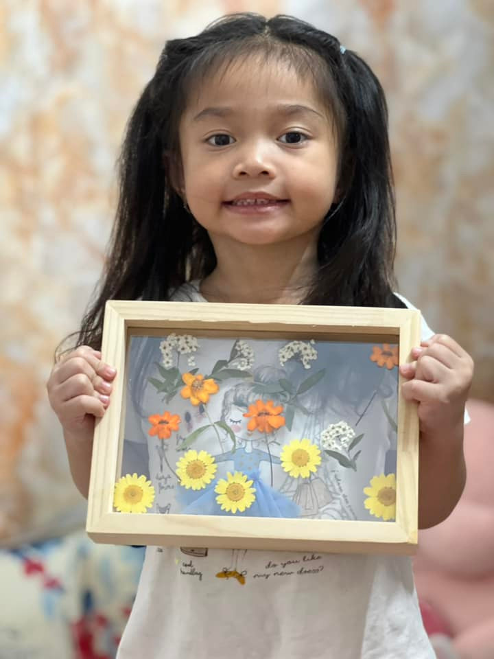 Nhìn vào tính cách hoạt bát vui vẻ của Bảo Nhi, nhiều người cho rằng cô bé đã được vợ chồng Lê Dương Bảo Lâm nuôi dạy rất tốt, được tự do làm những gì mình muốn nhưng cũng rất ngoan ngoãn.