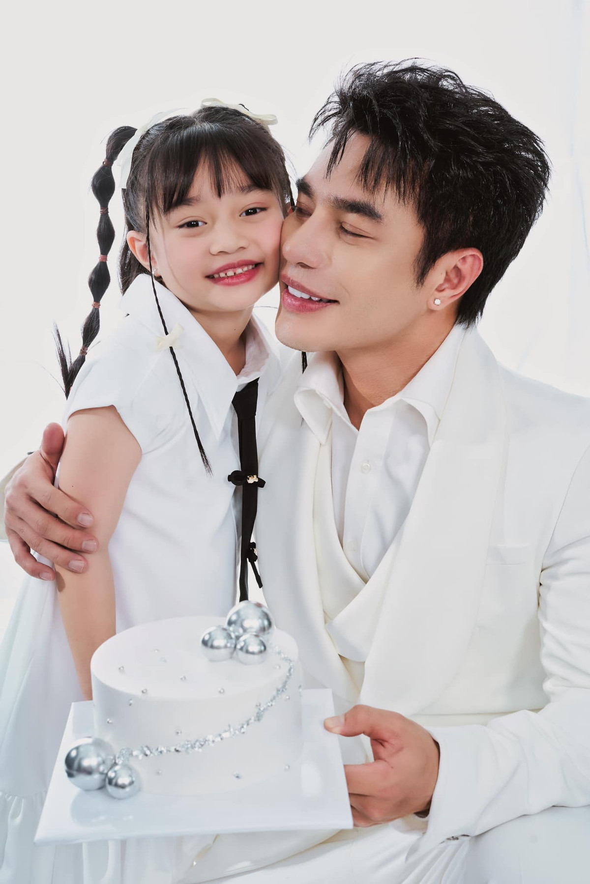 Con gái Lê Dương Bảo Lâm vừa lập Tiktok chiếm spotlight cõi mạng Con gai Le Duong Bao Lam vua lap Tiktok chiem spotlight coi mang