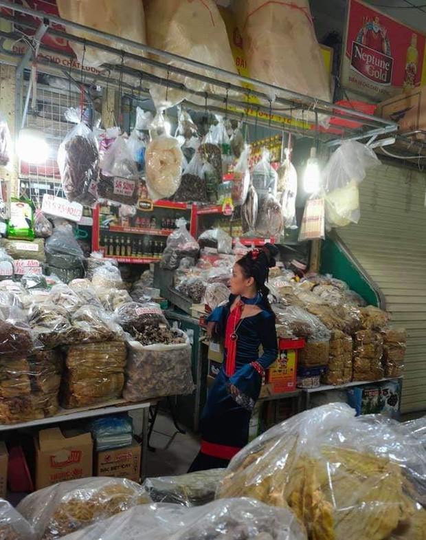 Het hon ba chi di ban hang ma an mac nhu “Dien Hi Cong Luoc“