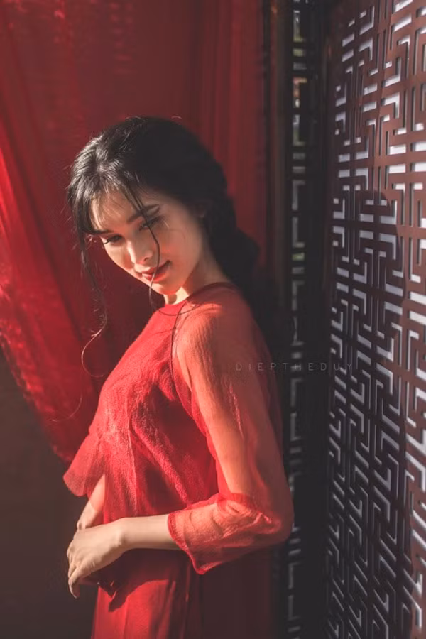 Sau khi quay trở lại trường học, Trâm khiến tất cả phải trầm trồ trước diện mạo hoàn toàn mới của mình. Bạn trai cũ lúc đó mới hối hận, năn nỉ quay lại nhưng cô nàng thẳng thừng từ chối. Vì đã sở hữu ngoại hình xinh đẹp nên lúc đó, hot girl cũng nhận được rất nhiều lời tỏ tình của các bạn nam trong và ngoài trường.