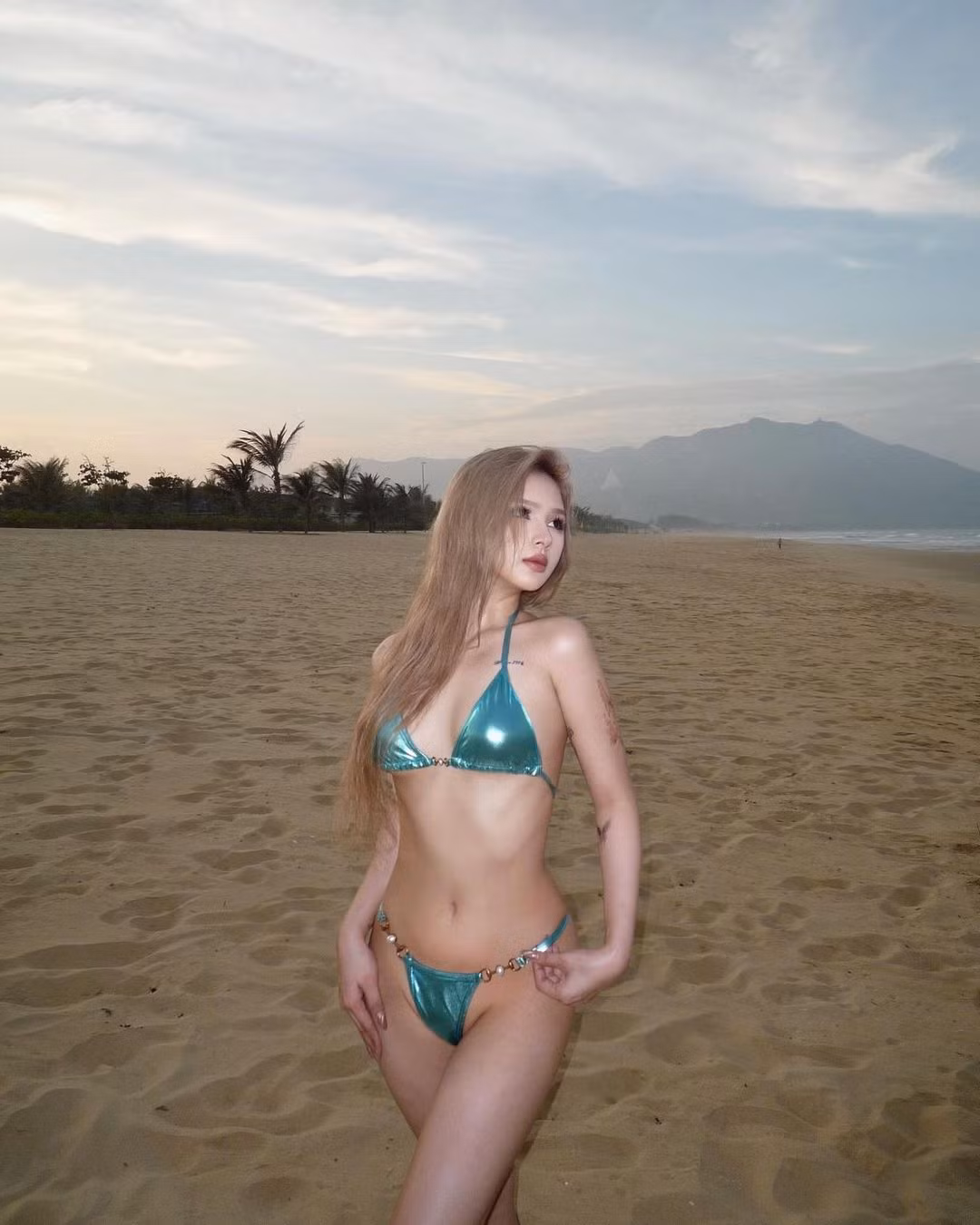 Xoài Non là một "tín đồ" của bikini khi thường xuyên cập nhật những hình ảnh với các thiết kế bikini khác nhau.