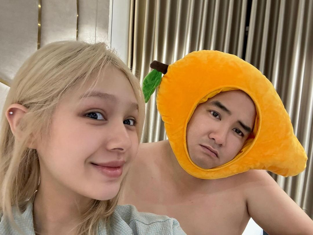 Xoài Non và Xemesis quen nhau từ cuối năm 2018 và đến tháng 2/20219, cả hai chính thức công khai mối quan hệ. Tuy nhiên, cặp đôi nhận về nhiều ý kiến trái chiều do khoảng cách tuổi tác và gia thế. Năm 2020, đám cưới của Xoài Non và Xemesis từng gây sốt truyền thông và mạng xã hội bởi mức độ chịu chi của nhà trai.