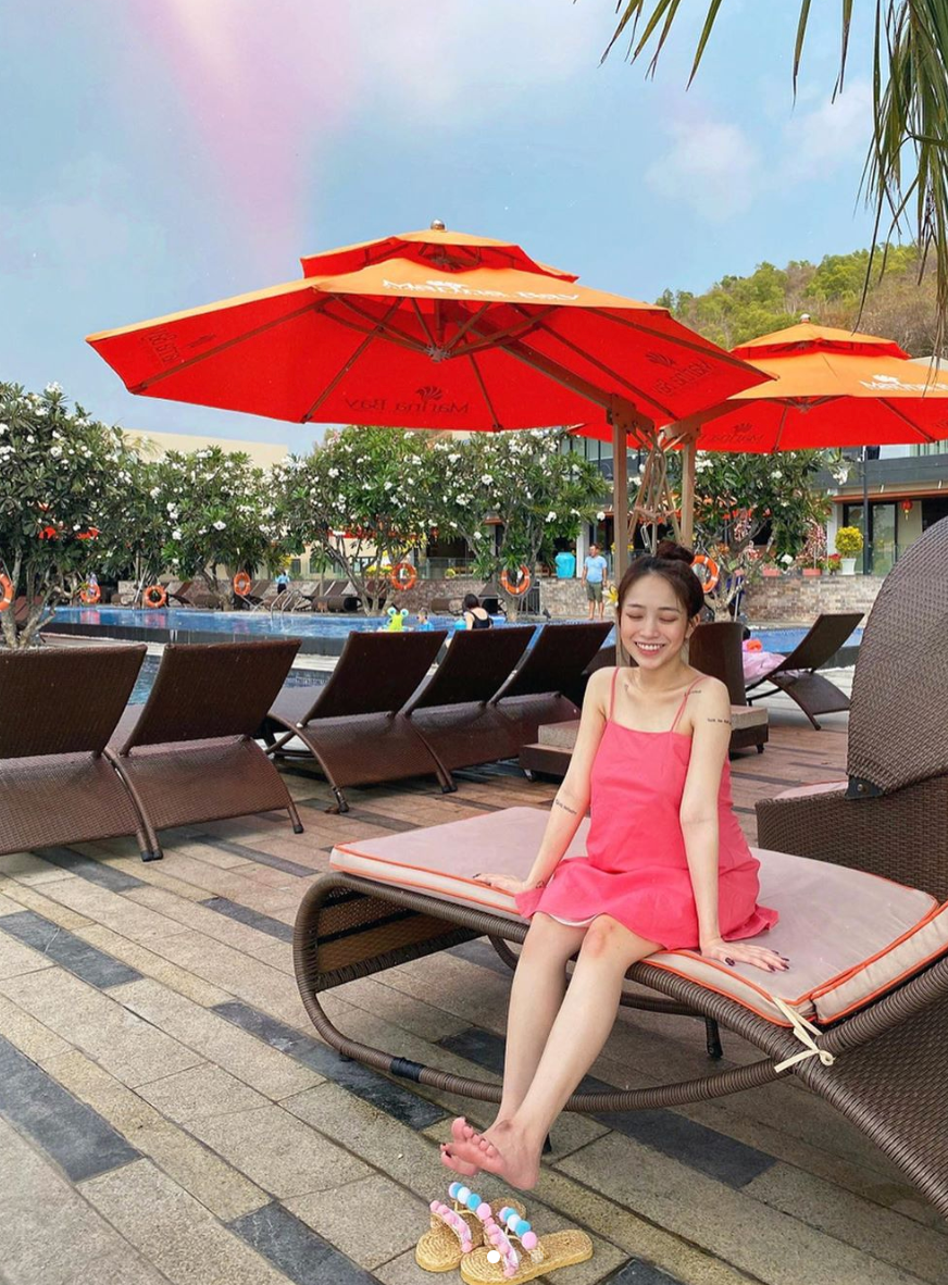 Nhà chẳng có gì ngoài tiền, Joyce Phạm thường xuyên cùng chồng đi du lịch trong và ngoài nước. Dường như sắp đến tháng đẻ, cặp đôi càng chăm chỉ chu du khắp nơi, thoải mái tâm lý trước khi chính thức lên chức ở tuổi 20.