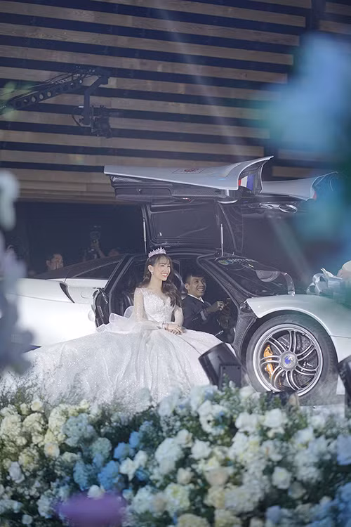 Tháng 9/2019, đám cưới của ái nữ nhà Minh Nhựa và Tâm Nguyễn, 1 Rich Kid cũng đình đám không kém diễn ra tại một nhà hàng hạng sang ở TP HCM thu hút sự chú ý của truyền thông.