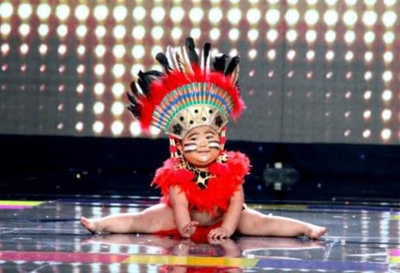 Tin Tin trở thành tài năng nhí nhận được nhiều sự yêu mến sau khi giành ngôi vị quán quân Người hùng tí hon mùa 2. Cậu bé với biệt danh 'thần đồng âm nhạc' nhờ tài năng đa dạng từ ca hát, diễn xuất đến nhảy múa dù chỉ mới 4 tuổi.