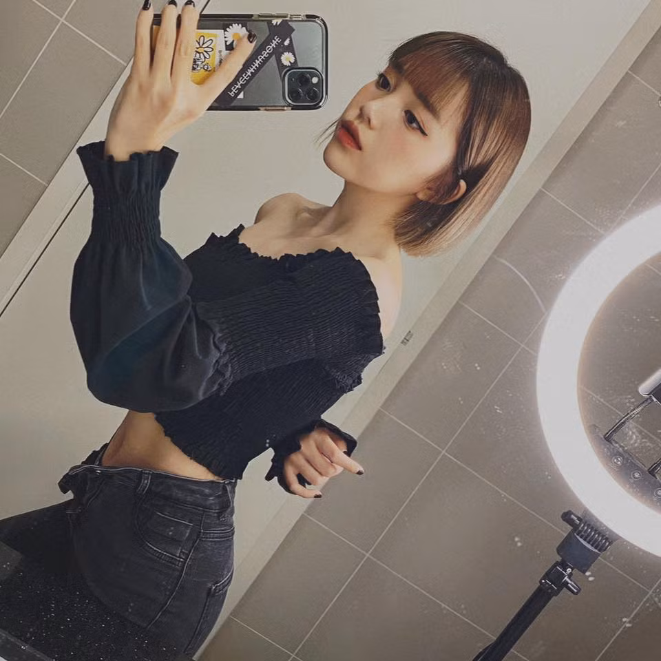 "...Tin đồn tự nhiên xuất hiện cái rồi kêu em tố. Làm diễn viên thì phải chấp nhận diễn những phân đoạn có trong kịch bản. Em cũng đâu phải dạng hiền lành ngoan ngoãn gì mà để người ta sàm sỡ hay đánh đập mà không lên tiếng?" - Linh Ngọc Đàm lên tiếng.