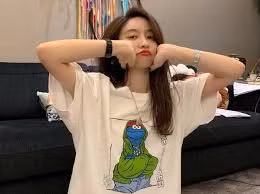 Trong một cuộc phỏng vấn, Trương Đại Dịch chia sẻ chính tính cách hướng ngoại, lạc quan cùng vẻ ngoài ngọt ngào là chìa khóa cho sự nổi tiếng của cô. Điều đặc biệt là phong cách ăn mặc cá nhân của cô hoàn toàn phù hợp với thị hiếu của giới trẻ Trung Quốc.