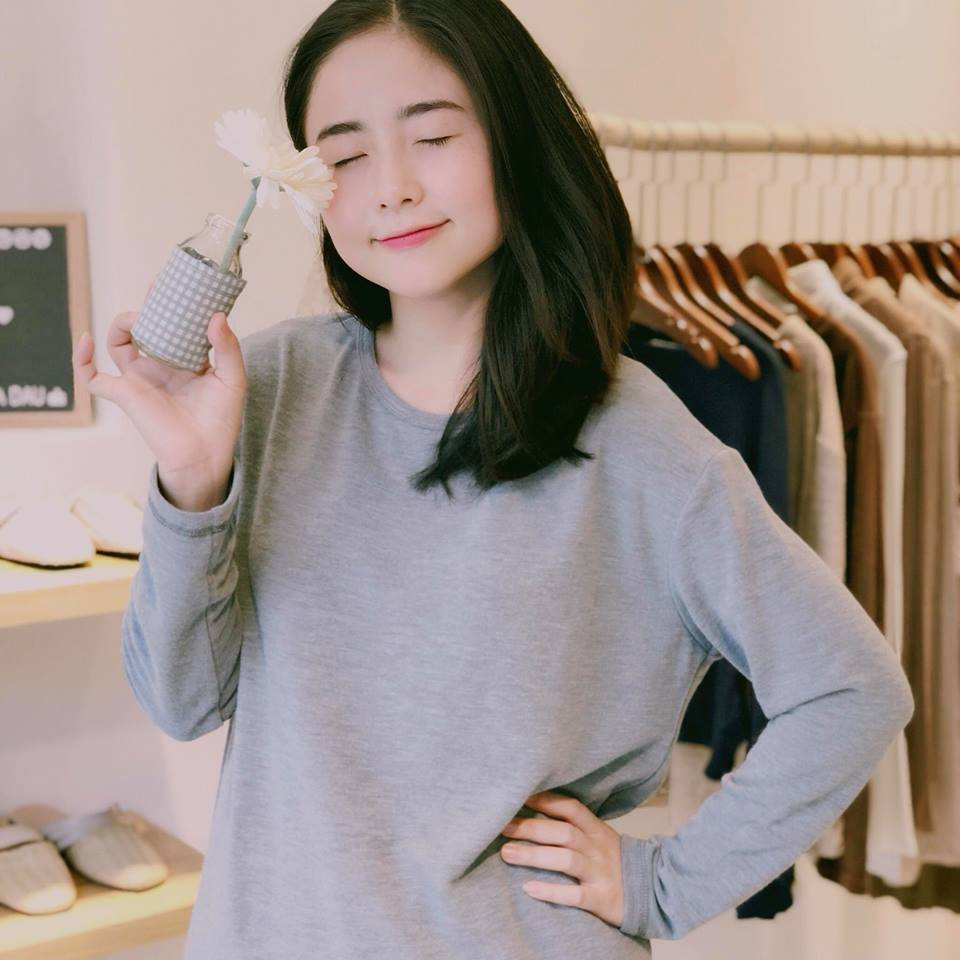 Nam Thương (sinh năm 1995) được biết đến từ cuộc thi Miss Teen 2011. Cô nàng sở hữu giọng hát trong vắt cùng khả năng diễn xuất ấn tượng đã gây sự chú ý trong lòng khán giả.