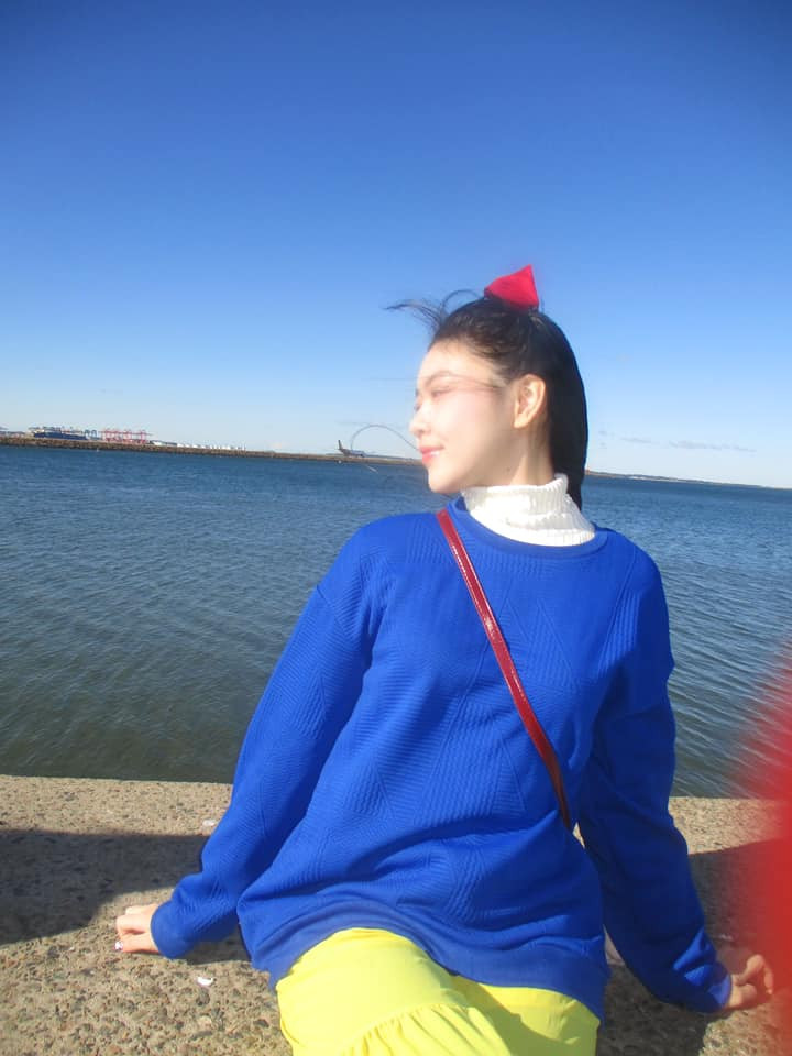 Nhan sắc Lọ Lem cân mọi góc camera. Được biết những tấm ảnh này đều được Quyền Linh bấm máy cho con gái.