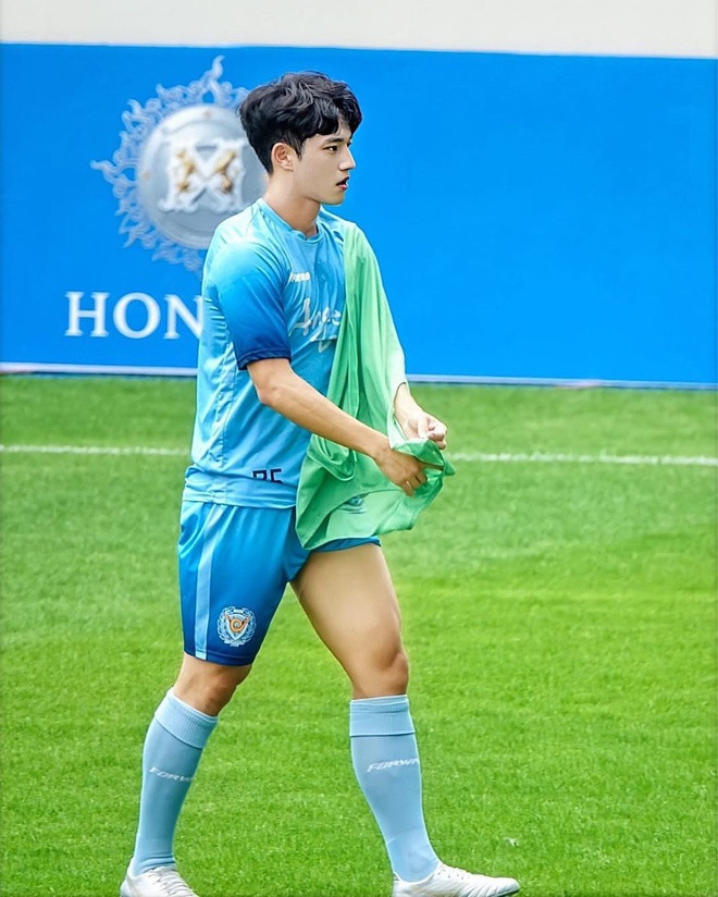 Jeong Seung-won (SN 1997) sinh ra và lớn lên ở thành phố Jeonju, Hàn Quốc. Anh chàng rất có thể sẽ trở thành đối thủ của các cầu thủ U23 Việt Nam tại VCK U23 Châu Á.