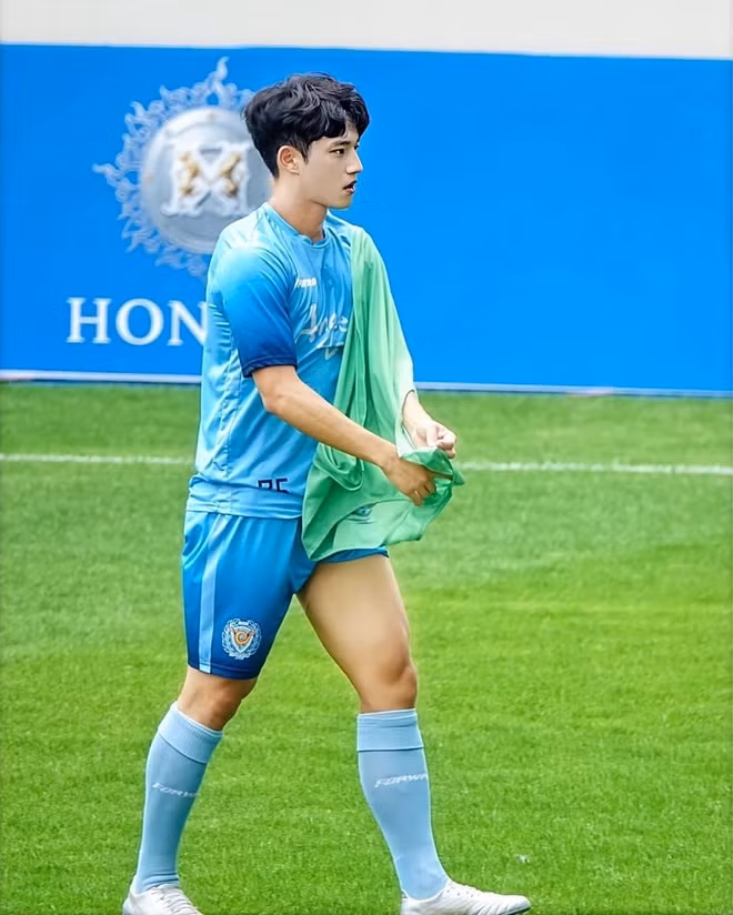 Jeong Seung-won (SN 1997) sinh ra và lớn lên ở thành phố Jeonju, Hàn Quốc. Anh chàng rất có thể sẽ trở thành đối thủ của các cầu thủ U23 Việt Nam tại VCK U23 Châu Á.
