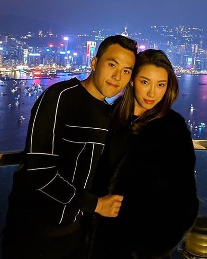 Là thiếu gia đình đám, chàng trai 29 tuổi thường xuất hiện tại các sự kiện, bữa tiệc sang chảnh. Anh cũng có mối quan hệ thân thiết với nhiều ngôi sao trong làng giải trí Trung Quốc như diễn viên Angela Baby.