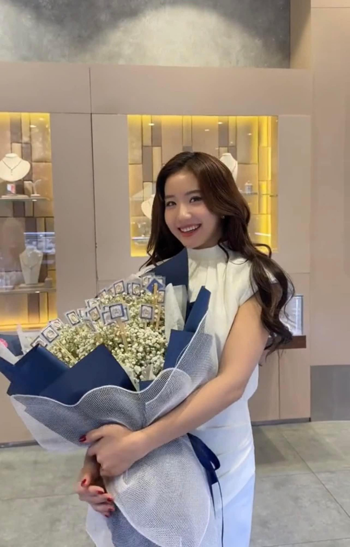 Hiện cặp đôi thường xuyên chia sẻ những khoảnh khắc hạnh phúc cùng nhau lên trang cá nhân