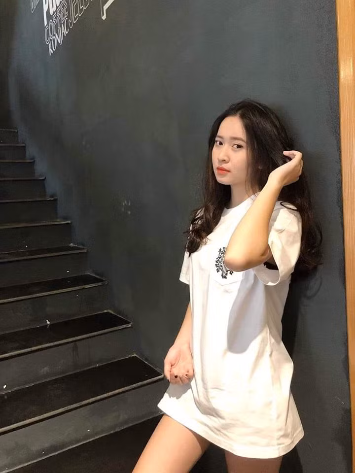 Box Củ Cải (tên thật: Tuyết Chi) là hot streamer được biết đến là "tài sắc vẹn toàn" khi vừa chơi game hay lại cực kỳ xinh đẹp.