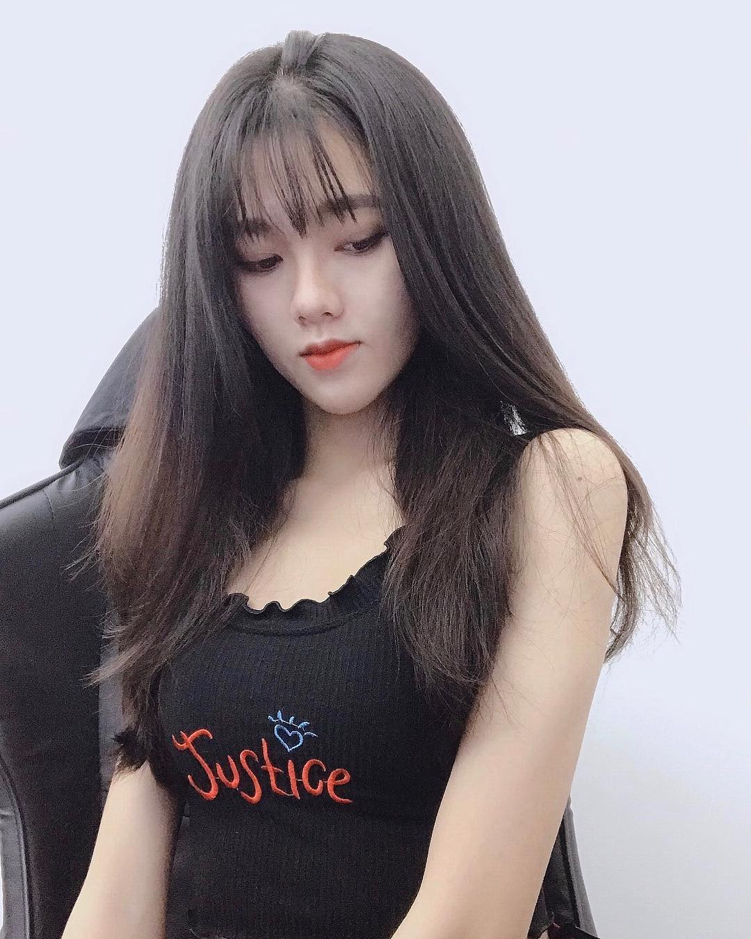 Nhiều người đùa rằng nếu một ngày không muốn làm streamer nữa, Moè hoàn toàn có thể chuyển hướng sang làm người mẫu.