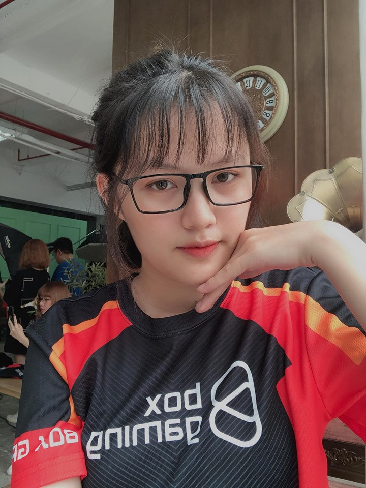 Box Đậu sở hữu vẻ ngoài xinh xắn, đáng yêu cùng sự hoạt ngôn, hài hước trên sóng stream nên đã thu hút lượng fan đông đảo. Hiện tại, trên trang fanpage Facebook của Box Đậu đã có hơn 53k người theo dõi.