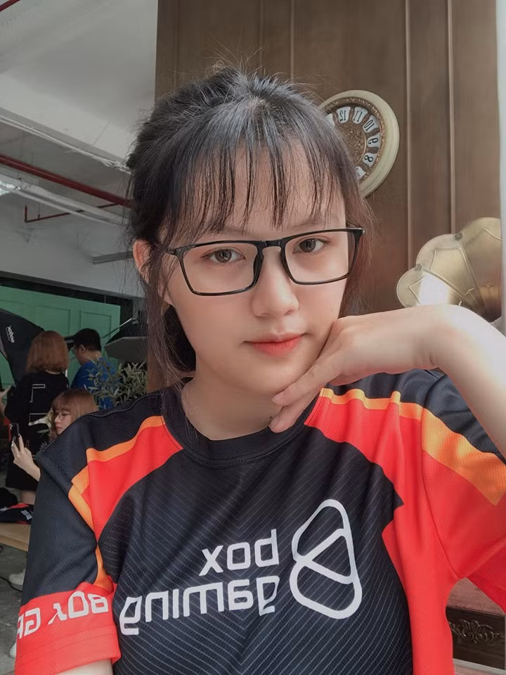 Box Đậu sở hữu vẻ ngoài xinh xắn, đáng yêu cùng sự hoạt ngôn, hài hước trên sóng stream nên đã thu hút lượng fan đông đảo. Hiện tại, trên trang fanpage Facebook của Box Đậu đã có hơn 53k người theo dõi.