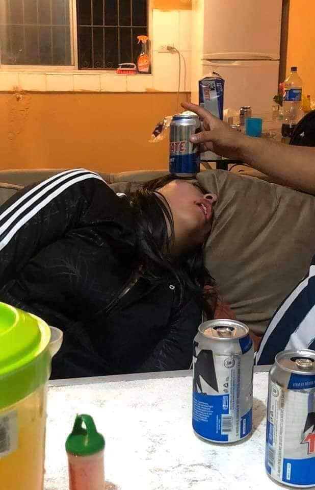 Hình ảnh chị em say rượu luôn luôn như một thỏi nam châm thu hút sự chú ý của cánh mày râu bởi những lúc này, các chị em thường có hành động, cảm xúc vô cùng thú vị mà bình thường không thể bắt gặp được.