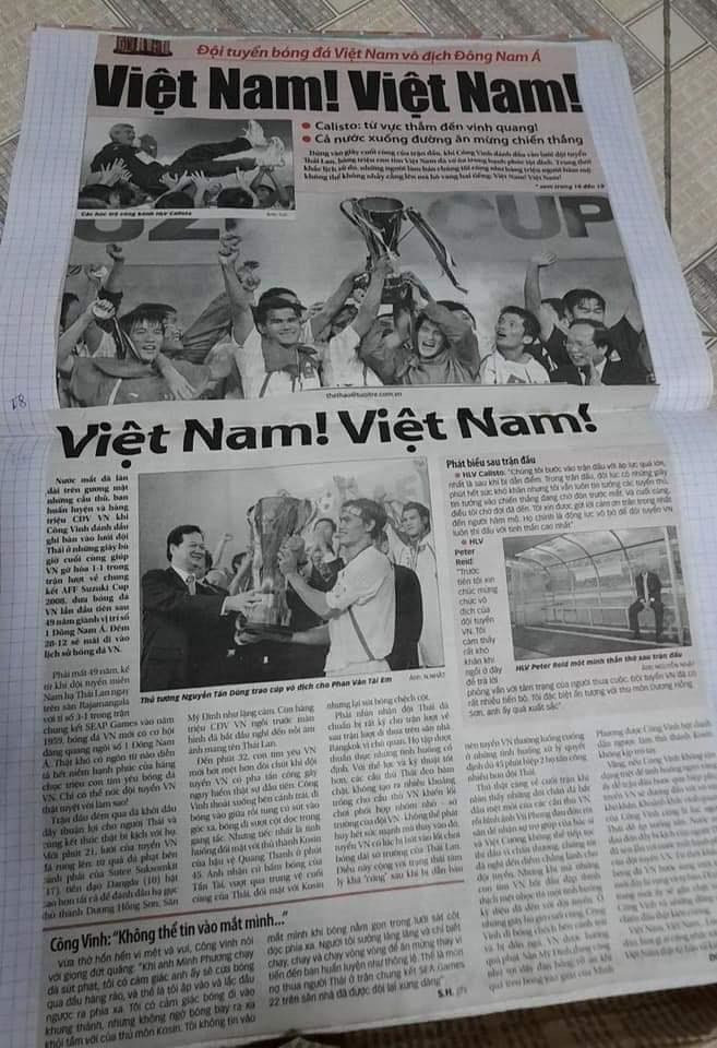 Rất nhiều trang báo ý nghĩa về đội tuyển Việt Nam khi vô địch giải Đông Nam Á cũng được cô nàng cắt dán cẩn thận vào từng trang vở, mỗi lần đọc lại đều như được sống dậy với ký ức chiến thắng.
