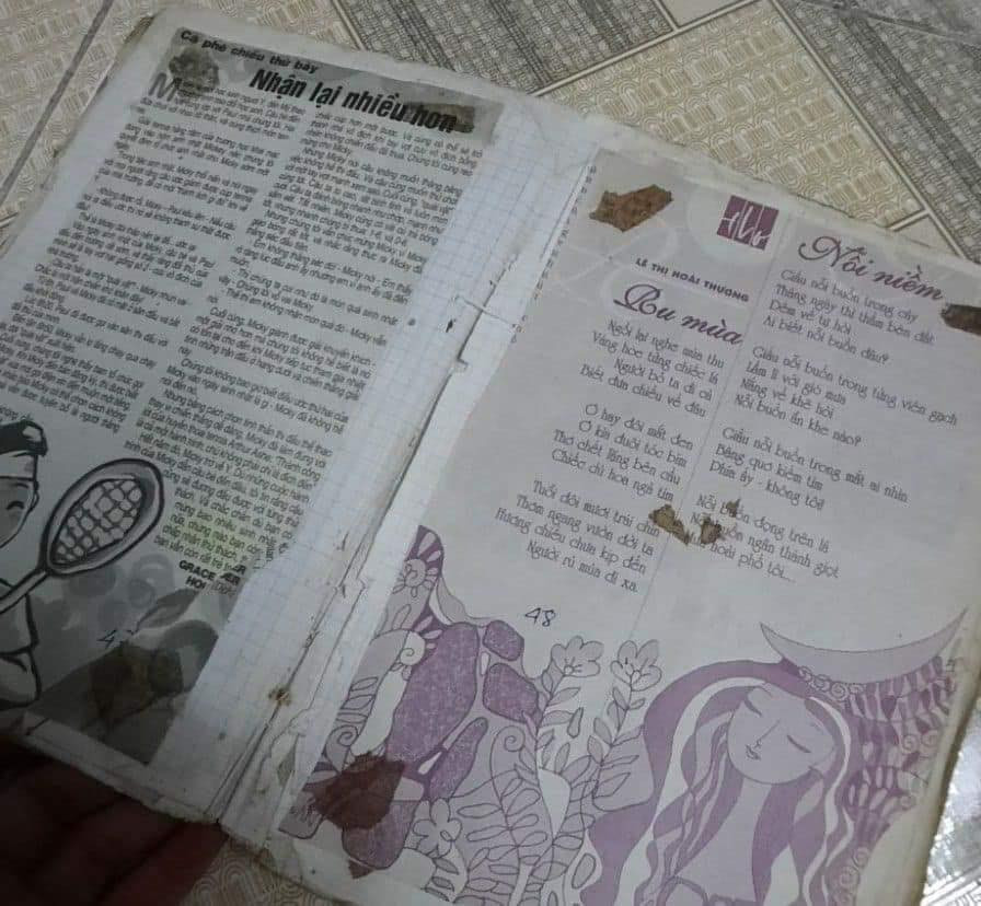 "Những ai thuộc thế hệ 8X phần lớn đều đã từng đọc rất nhiều các bài báo của Hoa học trò và Mực tính đúng không? Tôi cũng vậy, tôi ghiền nhất là mấy mẫu chuyện ý nghĩa và mấy bài tản mạn, tâm sự của anh Văn sĩ teen, anh Kính Văn, anh Đoàn Công Lê Huy, cả chuyên mục Vườn hoang giải đáp thắc mắc tâm lý tuổi teen của anh Cỏ Cú nữa,...Để lưu lại những bài viết yêu thích của mình, tooi đã cắt chúng ra và dán lại thành bộ sưu tập như thế này đây" - Cô nàng vui vẻ khoe về bộ sưu tập khủng của mình trên mạng xã hội.