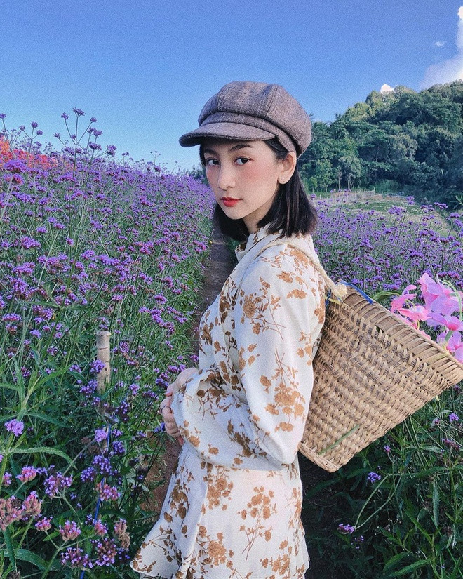 Cô nàng được cộng đồng mạng Thái Lan hết lời khen ngợi vì nhan sắc vạn người mê, mặc gì cũng đẹp.