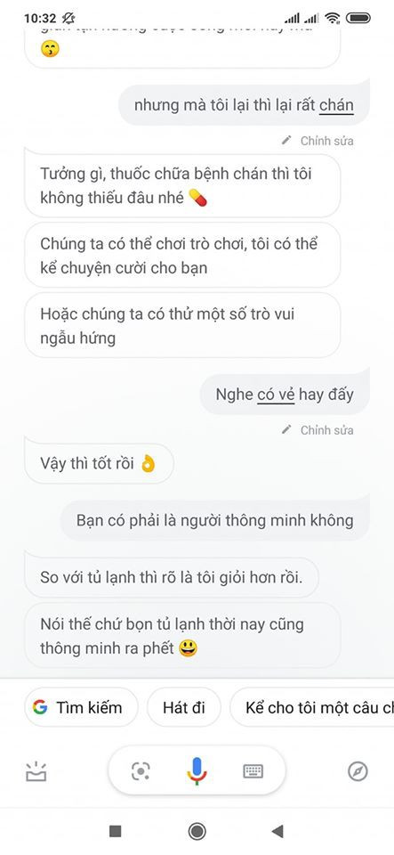 "Chị trợ lý Google" thường xuyên dùng các icon dễ thương mà một loạt các từ ngữ địa phương như "phết" khiến dân mạng cười bò.