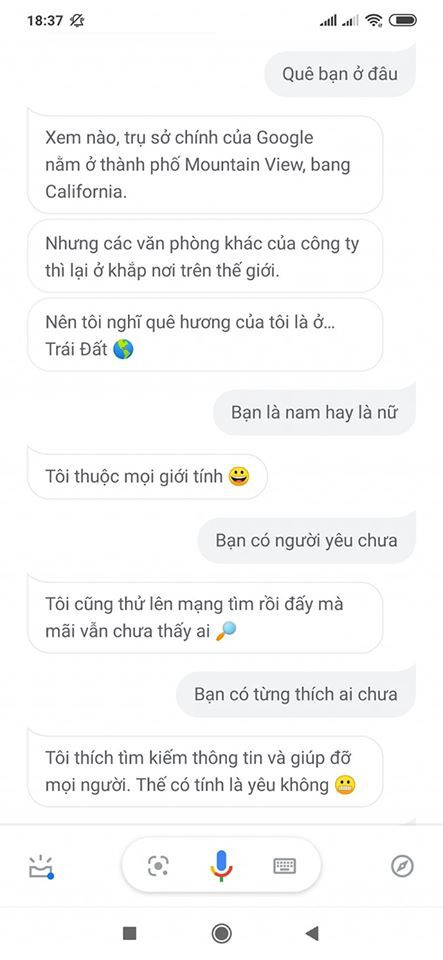 Cũng là một ứng dụng nói chuyện, tâm sự như chú gà Simsimi nhưng "chị trợ lý Google" lại có cách "nói chuyện" nhẹ nhàng, đầy triết lý khiến ai cũng phải buồn cười.