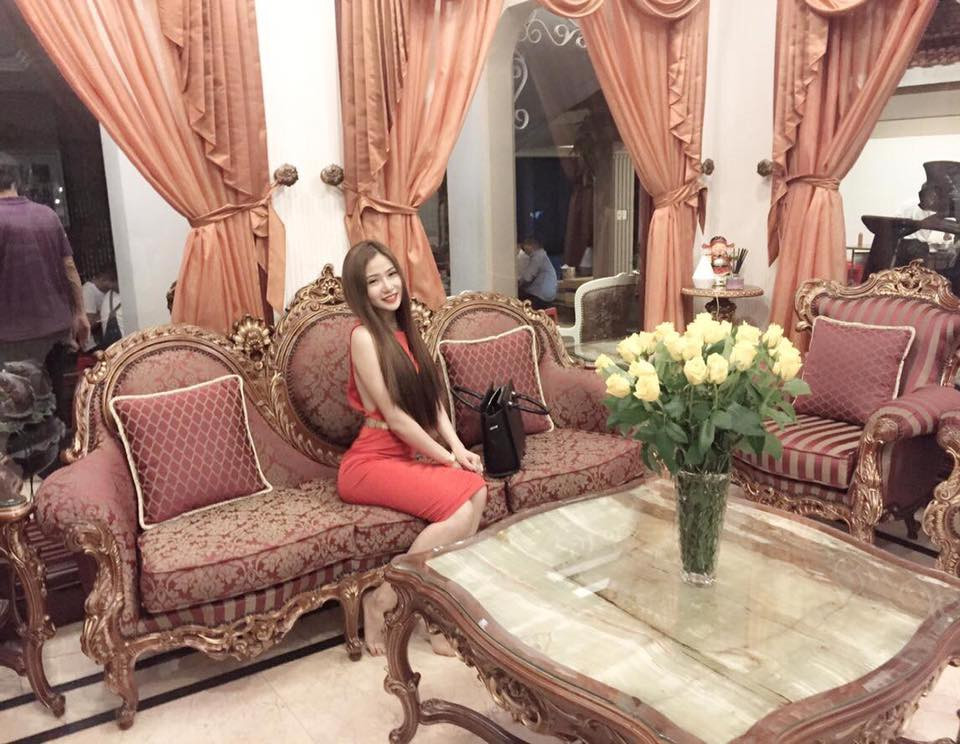 Bên dưới phần bình luận, rất nhiều người bày tỏ sự đồng tình với cô nàng: "Công nhận, chẳng có nghề nào khó như nghề làm vợ. Làm không lương lại vất vả đủ đường, đôi khi chồng chán chán lại đi cặp bồ", "Chị em phụ nữ cứ phải xinh đẹp đã, đừng hy sinh quá nhiều".