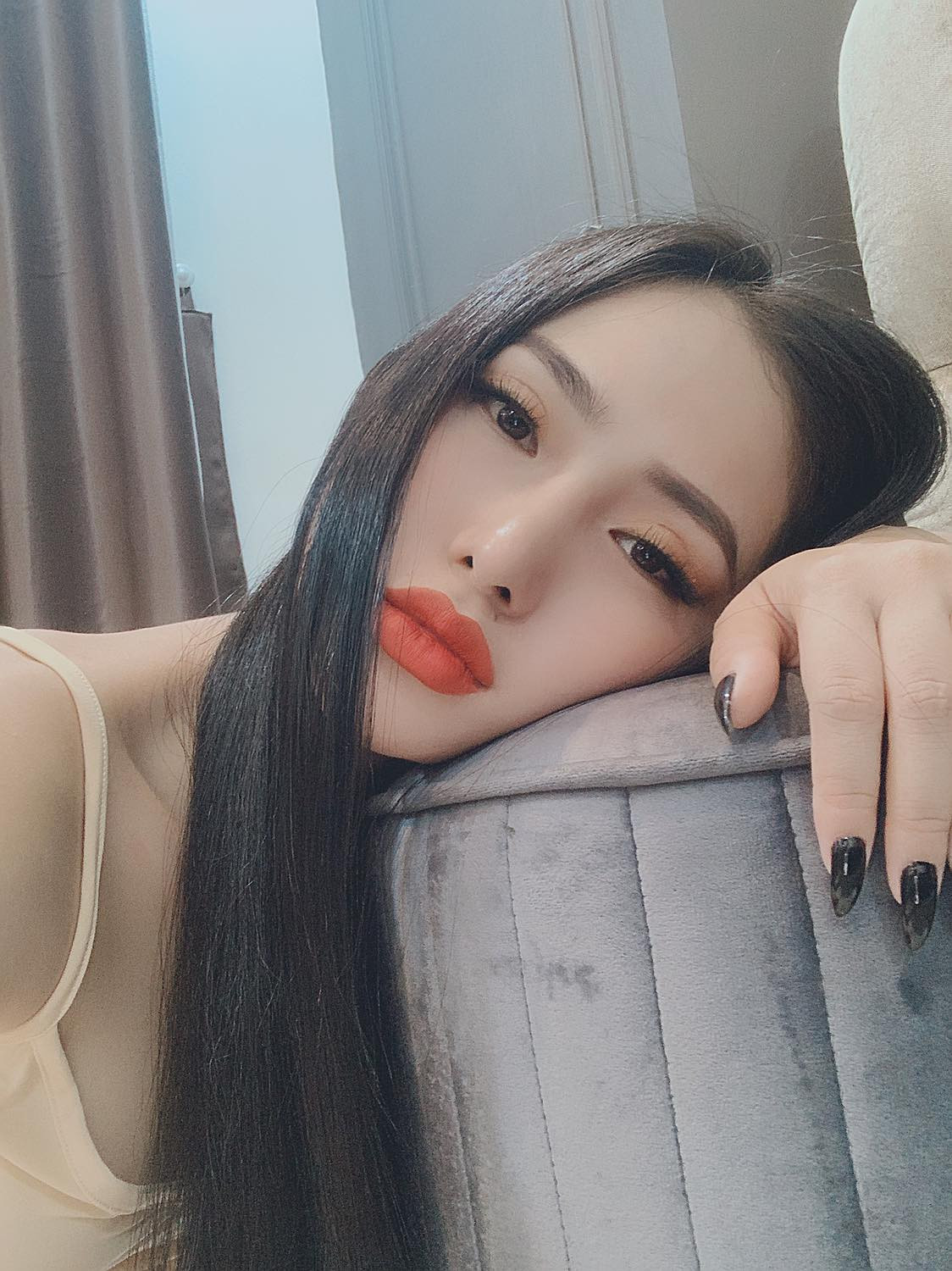 Mặc dù với tiêu đề gây hiểu lầm về việc muốn làm người thứ ba nhưng nội dung bài viết, cô nàng lại kể ra những hy sinh thầm lặng của người vợ, những thiệt thòi mà vợ phải chịu khi chồng ưu ái tình nhân.