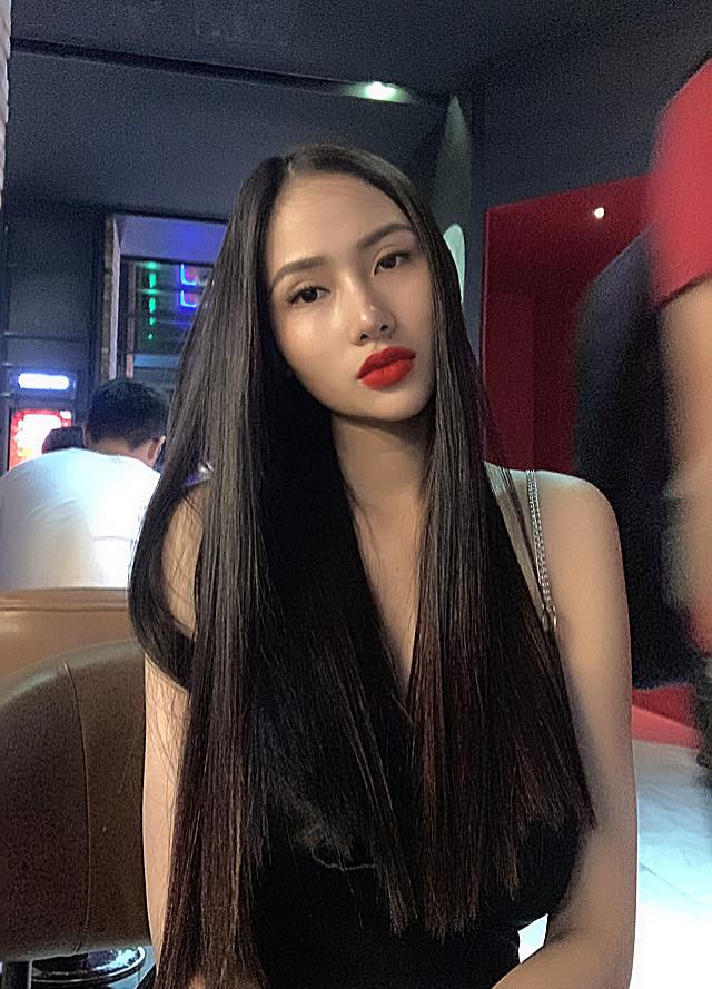 "Các anh nên nhớ, trước khi bước vào cuộc sống hôn nhân, chúng tôi dư sức để đẹp, để thơm, để sang, để chảnh. Lấy chồng sinh con, trách nhiệm biến chúng tôi thành con sư tử già, con vợ hôi hám, mụ vợ già... Sinh con cho các anh chúng tôi tàn phai mất 6 năm tuổi xuân và con chúng tôi mang họ bố" - Cô nàng xinh đẹp viết.