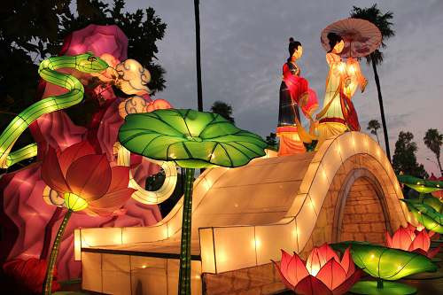 Những mẫu đèn lồng độc đáo này thường không được bày bán phổ biến. Ảnh: nhungdieuthuvi.com