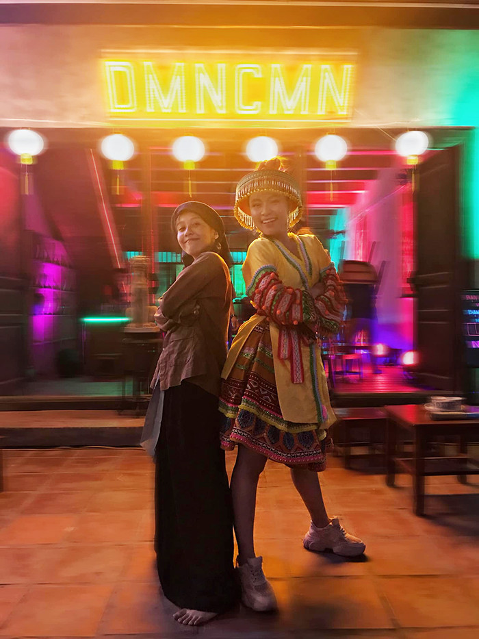 Cô cũng góp mặt trong MV đình đám "Để Mị Nói Cho Mà Nghe" của nữ ca sĩ Hoàng Thuỳ Linh.