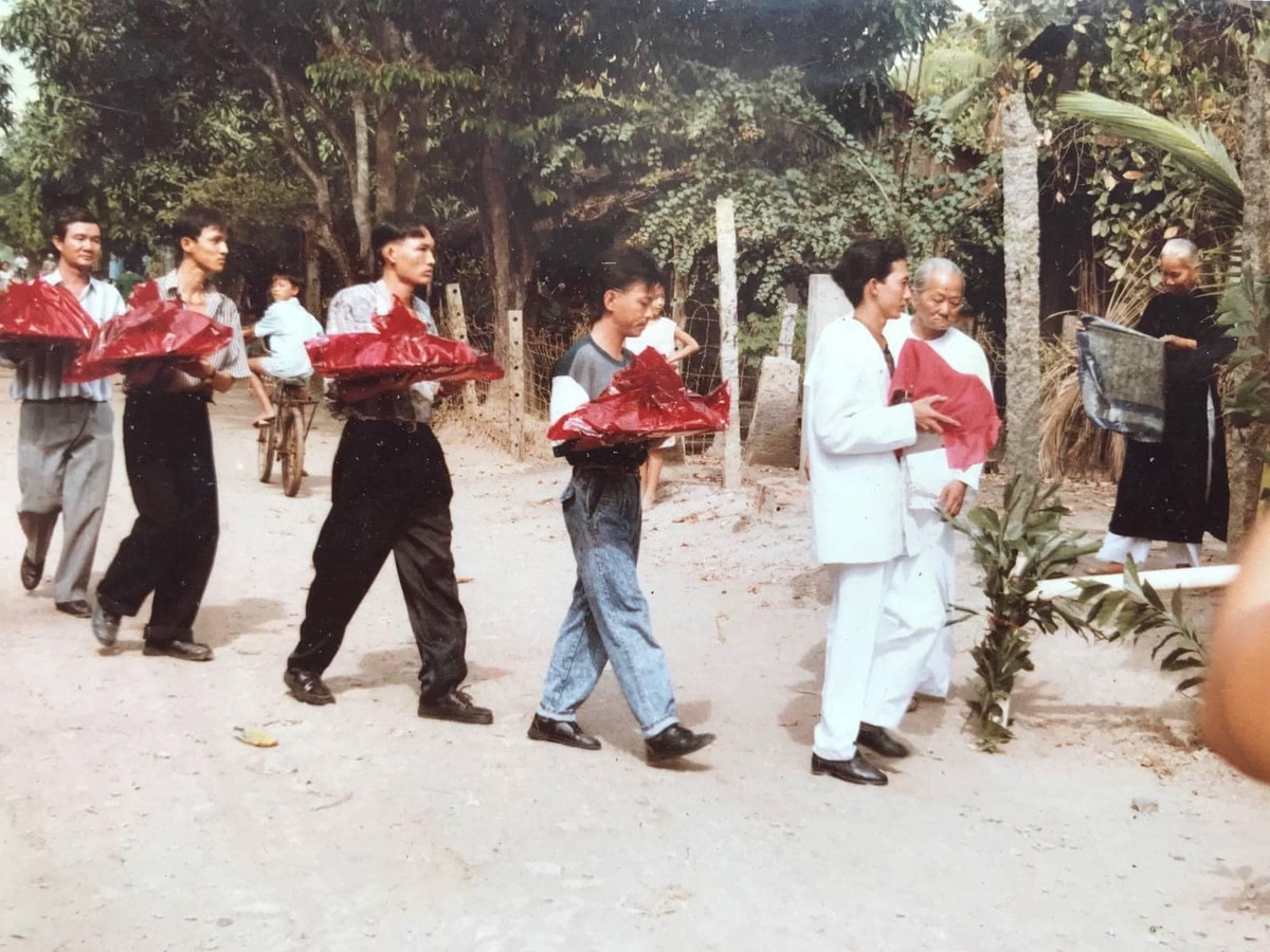 Lễ dạm ngõ ngày ấy.