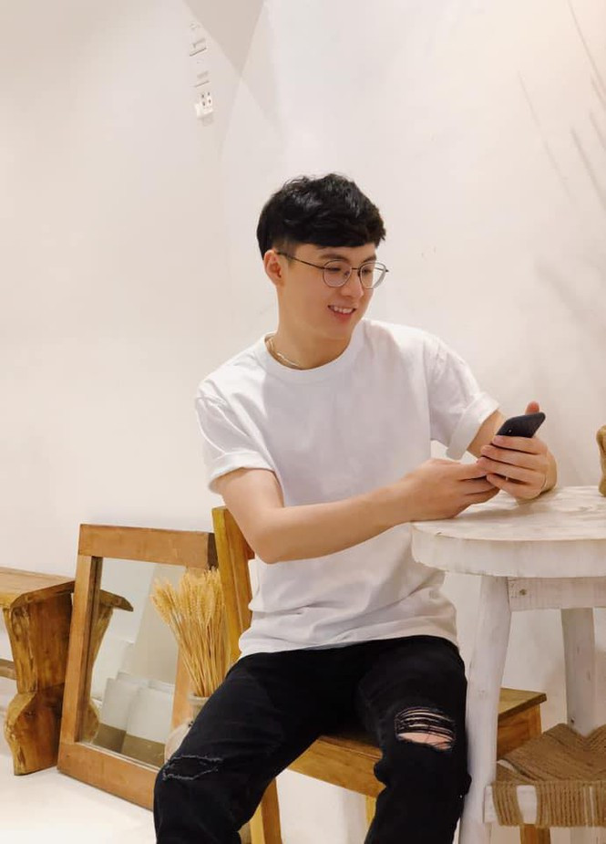 NoWay từng được Trấn Thành, Hương Giang khen ngợi điển trai khi tham gia chương trình.