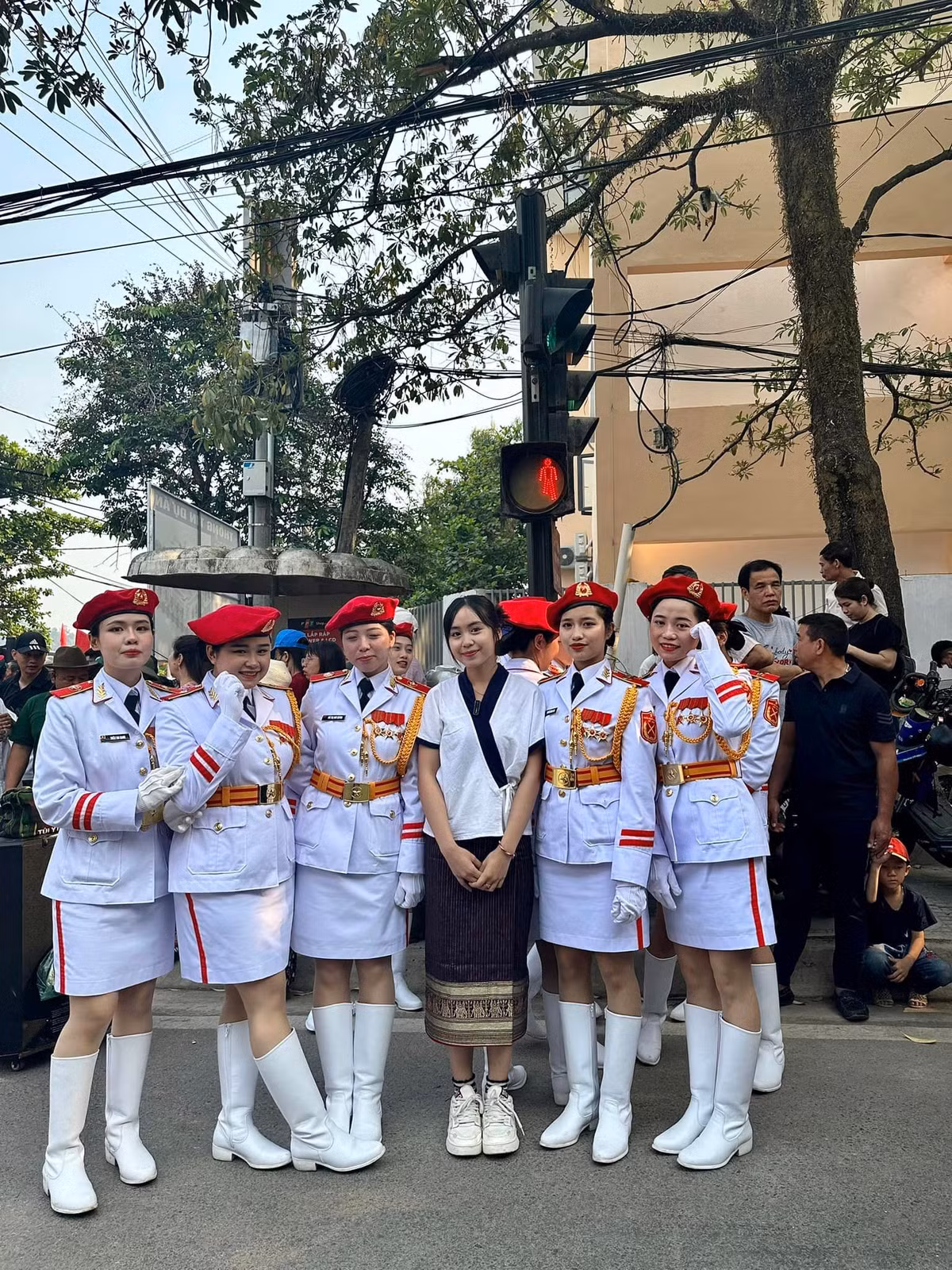 Là cô gái năng động, yêu thích khám phá những vùng đất mới, từ khi còn nhỏ, Maysaa đã ấp ủ ước mơ đi du học nước ngoài. Dù đỗ rất nhiều học bổng từ các nước, cô gái đã chọn Việt Nam làm nơi học tập và sinh sống.