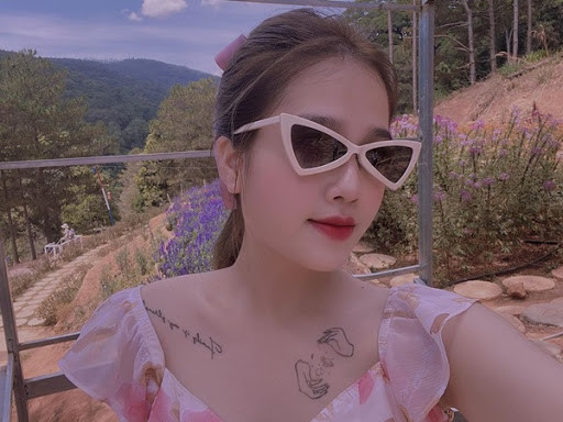 Cuối năm 2019, Huyền My dính tin đồn hẹn hò với Quang Hải. Cặp đôi thậm chí đã lộ khoảnh khắc dựa vai tình tứ bên nhau. Thế nhưng ngay sau đó, cầu thủ quê Đông Anh bị bắt gặp hẹn hò đêm khuya, gửi lời chúc 8/3 công khai trên Facebook với bạn gái cũ Nhật Lê.