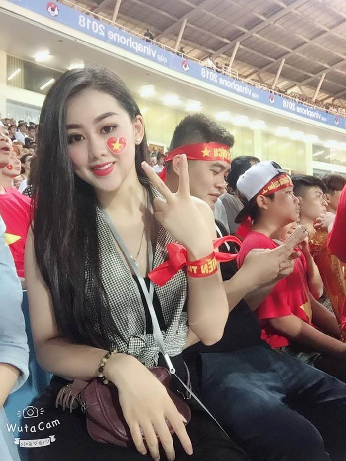 Hiện tại, trang cá nhân của Ngọc Mai đang sở hữu gần 30.000 lượt theo dõi. Cô cũng là cổ động viên cuồng nhiệt, có niềm đam mê bóng đá. Tất cả các trận đấu có các cầu thủ đội tuyển Việt Nam thi đấu, Á khôi đều không bỏ sót.