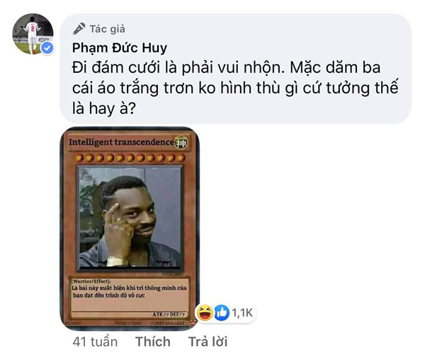 Nhìn thấy các cầu thủ CLB Hà Nội mặc áo sơ mi trắng trơn đi dự tiệc, Phạm Đức Huy đã từng mạnh miệng chỉ trích rằng "Đám cưới phải vui nhộn. Mặc dăm ba cái áo trắng trơn không hình thù gì cứ tưởng thế là hay à?".