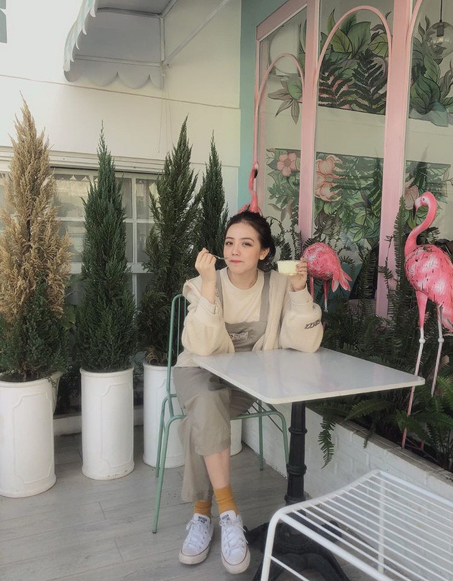 Được biết, Kim Ngân còn có một cửa hàng online bán phụ kiện nhưng cô vẫn cân bằng được cả việc học, làm thêm và tự kinh doanh.