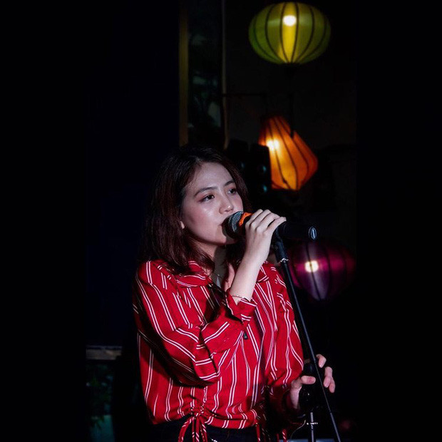 Với công việc làm thêm đồng lương ít ỏi như vậy, nhiều người khá bất ngờ về Kim Ngân, bởi dù gì cô nàng cũng là sinh viên trường "con nhà giàu".