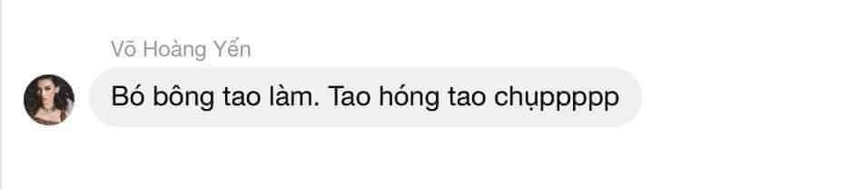 Võ Hoàng Yến cho biết bó hoa bằng giấy mà cặp đôi tặng nhau trong ngày kỷ niệm là do chính cô nàng làm ra nên cô mới quyết tâm ra hóng, ra chụp ảnh để làm kỷ niệm.