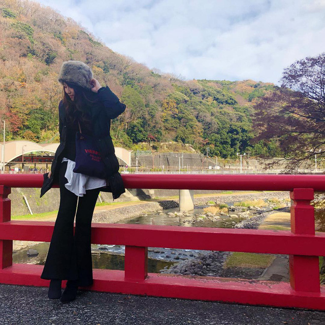 Trên trang cá nhân của Manami ngập tràn những hình ảnh các chuyến du lịch khắp chốn, cùng những món đồ trông có vẻ đắt tiền, xa xỉ. Khiến người xem phải trầm trồ và ao ước, ganh tỵ cuộc sống mỗi ngày của hot girl vạn người mê này.